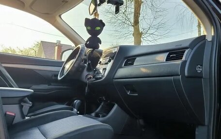 Mitsubishi Outlander III рестайлинг 3, 2013 год, 1 450 000 рублей, 9 фотография