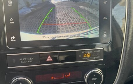 Mitsubishi Outlander III рестайлинг 3, 2019 год, 1 690 000 рублей, 4 фотография