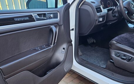 Volkswagen Touareg III, 2017 год, 3 220 000 рублей, 8 фотография