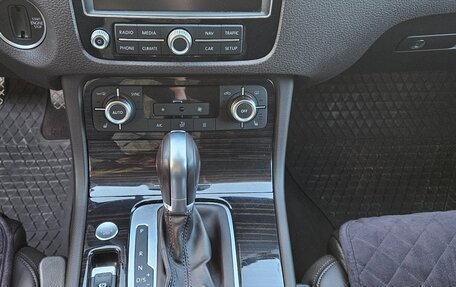 Volkswagen Touareg III, 2017 год, 3 220 000 рублей, 13 фотография