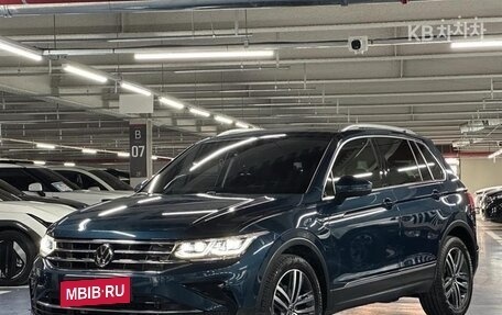 Volkswagen Tiguan II, 2022 год, 2 890 000 рублей, 1 фотография