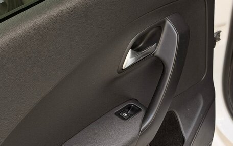 Volkswagen Polo VI (EU Market), 2011 год, 600 000 рублей, 11 фотография