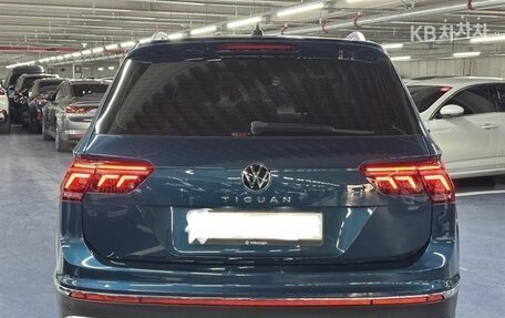 Volkswagen Tiguan II, 2022 год, 2 890 000 рублей, 3 фотография