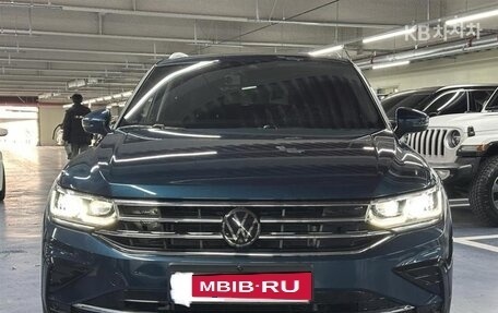 Volkswagen Tiguan II, 2022 год, 2 890 000 рублей, 2 фотография