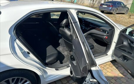 Toyota Camry, 2018 год, 2 800 000 рублей, 14 фотография