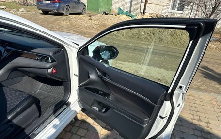 Toyota Camry, 2018 год, 2 800 000 рублей, 15 фотография