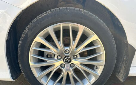 Toyota Camry, 2018 год, 2 800 000 рублей, 18 фотография