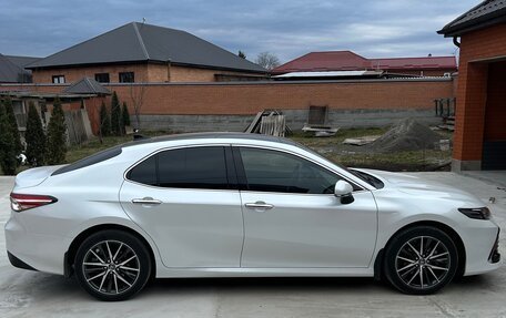 Toyota Camry, 2022 год, 3 200 000 рублей, 6 фотография