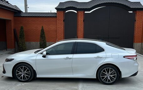 Toyota Camry, 2022 год, 3 200 000 рублей, 4 фотография