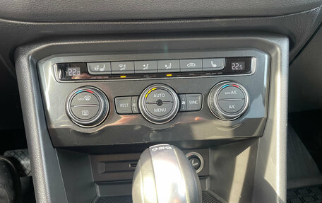 Volkswagen Tiguan II, 2017 год, 2 200 000 рублей, 20 фотография