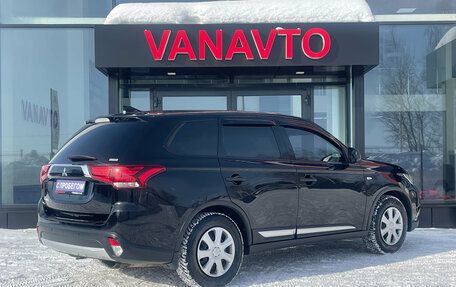 Mitsubishi Outlander III рестайлинг 3, 2017 год, 1 599 000 рублей, 6 фотография