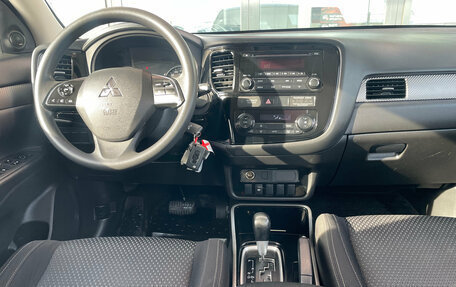 Mitsubishi Outlander III рестайлинг 3, 2017 год, 1 599 000 рублей, 9 фотография