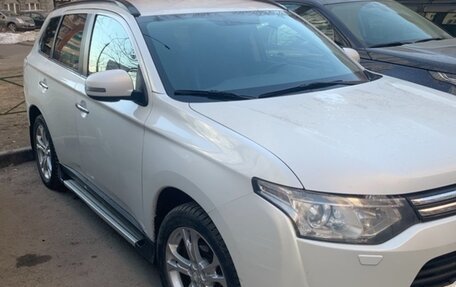Mitsubishi Outlander III рестайлинг 3, 2014 год, 1 600 000 рублей, 5 фотография