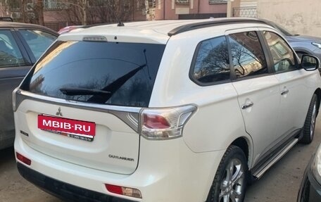 Mitsubishi Outlander III рестайлинг 3, 2014 год, 1 600 000 рублей, 3 фотография