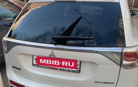 Mitsubishi Outlander III рестайлинг 3, 2014 год, 1 600 000 рублей, 7 фотография