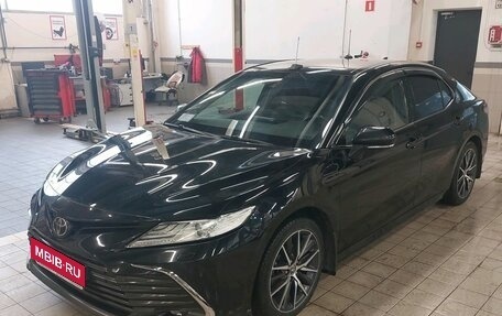 Toyota Camry, 2021 год, 2 415 000 рублей, 1 фотография