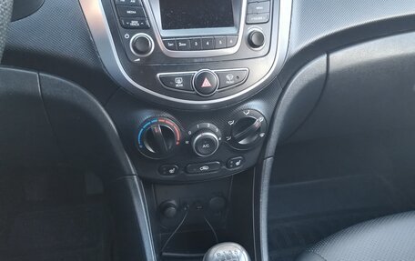 Hyundai Solaris II рестайлинг, 2015 год, 840 000 рублей, 9 фотография