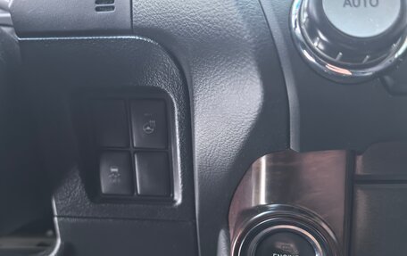 Toyota Land Cruiser Prado 150 рестайлинг 2, 2014 год, 3 800 000 рублей, 22 фотография