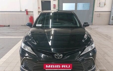 Toyota Camry, 2021 год, 2 415 000 рублей, 2 фотография