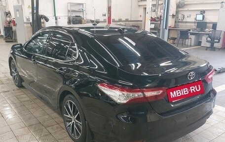 Toyota Camry, 2021 год, 2 415 000 рублей, 10 фотография