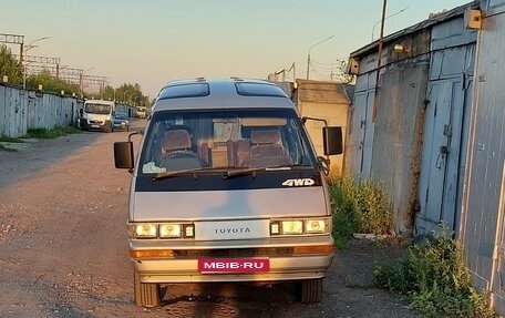 Toyota MasterAce Surf, 1988 год, 300 000 рублей, 1 фотография