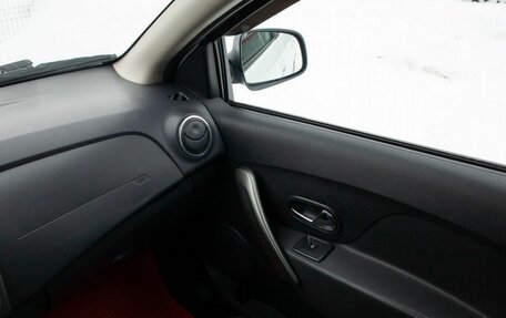 Renault Logan II, 2018 год, 750 000 рублей, 36 фотография