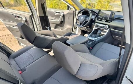 Toyota RAV4, 2024 год, 3 587 000 рублей, 7 фотография