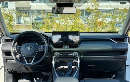 Toyota RAV4, 2024 год, 3 587 000 рублей, 5 фотография