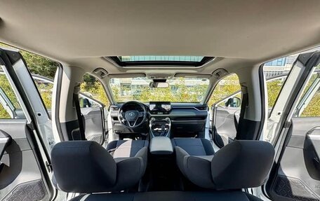 Toyota RAV4, 2024 год, 3 587 000 рублей, 9 фотография