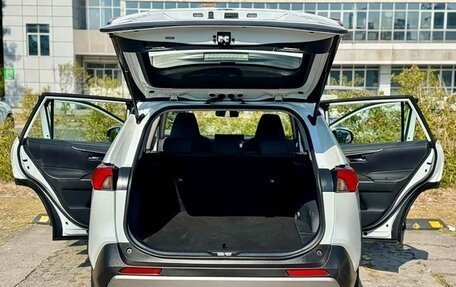 Toyota RAV4, 2024 год, 3 587 000 рублей, 10 фотография