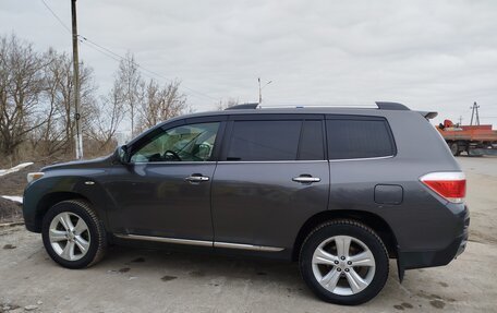 Toyota Highlander III, 2012 год, 1 650 000 рублей, 2 фотография