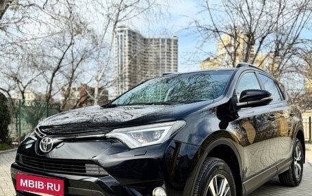 Toyota RAV4, 2018 год, 2 443 000 рублей, 1 фотография