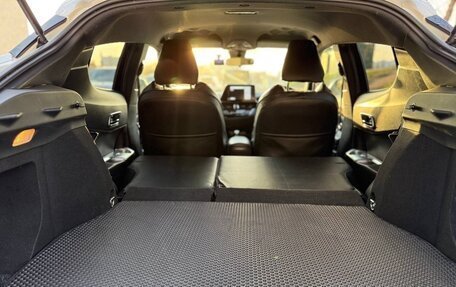 Toyota C-HR I рестайлинг, 2019 год, 2 390 000 рублей, 6 фотография