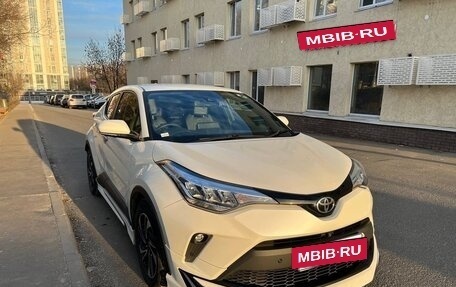 Toyota C-HR I рестайлинг, 2019 год, 2 390 000 рублей, 3 фотография