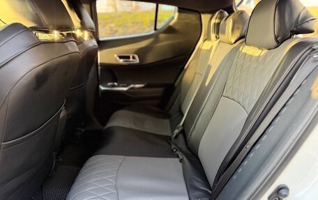 Toyota C-HR I рестайлинг, 2019 год, 2 390 000 рублей, 8 фотография