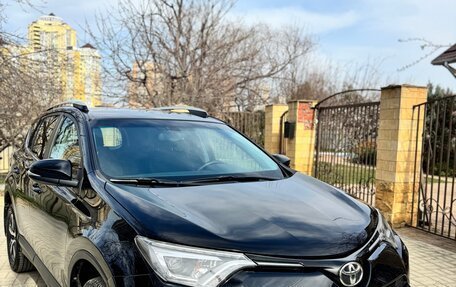 Toyota RAV4, 2018 год, 2 443 000 рублей, 2 фотография