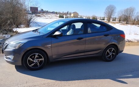 Hyundai Solaris II рестайлинг, 2015 год, 840 000 рублей, 2 фотография