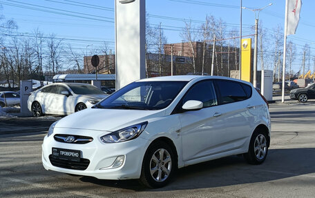Hyundai Solaris II рестайлинг, 2013 год, 680 000 рублей, 1 фотография