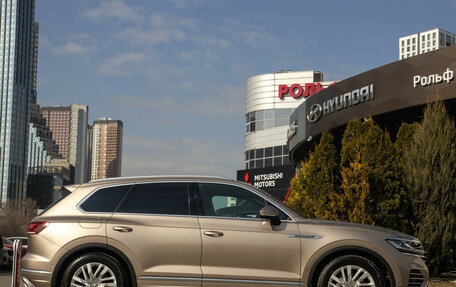 Volkswagen Touareg III, 2018 год, 4 898 000 рублей, 3 фотография