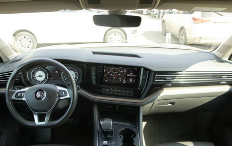 Volkswagen Touareg III, 2018 год, 4 898 000 рублей, 12 фотография