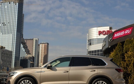 Volkswagen Touareg III, 2018 год, 4 898 000 рублей, 6 фотография