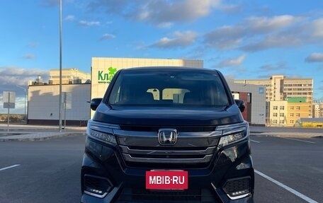 Honda Stepwgn IV, 2019 год, 2 350 000 рублей, 2 фотография