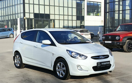 Hyundai Solaris II рестайлинг, 2013 год, 680 000 рублей, 3 фотография