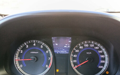 Hyundai Solaris II рестайлинг, 2013 год, 680 000 рублей, 16 фотография