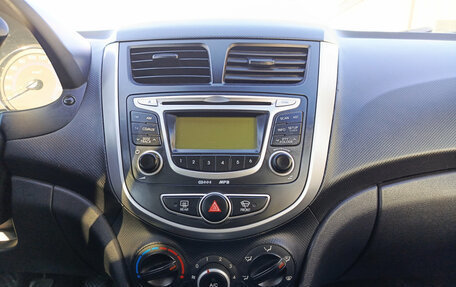 Hyundai Solaris II рестайлинг, 2013 год, 680 000 рублей, 18 фотография