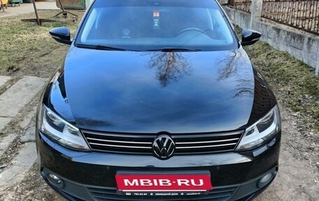 Volkswagen Jetta VI, 2013 год, 990 000 рублей, 1 фотография