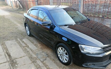 Volkswagen Jetta VI, 2013 год, 990 000 рублей, 3 фотография