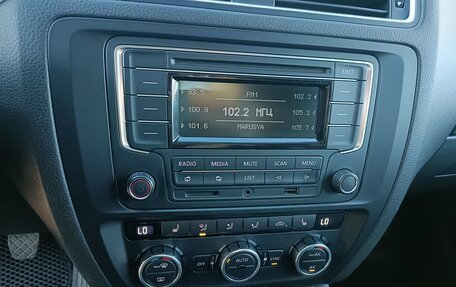 Volkswagen Jetta VI, 2013 год, 990 000 рублей, 27 фотография