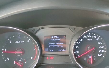 KIA Carnival III, 2019 год, 2 500 000 рублей, 6 фотография