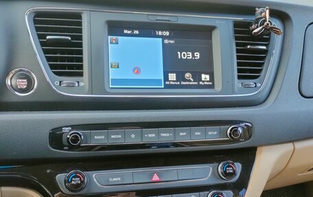 KIA Carnival III, 2019 год, 2 500 000 рублей, 7 фотография